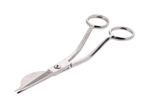 Right-handed Quilters Select Wave Applique Scissors with a duckbill blade.