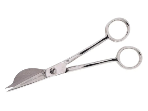 Right-handed Quilters Select Wave Applique Scissors with a duckbill blade.
