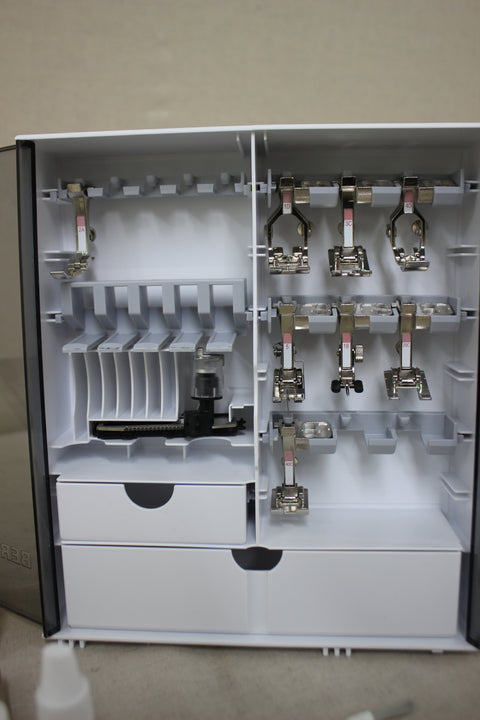 Bernina B880 Plus Sewing, Quilting & Embroidery Machine Pre-Owned