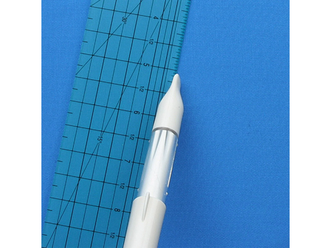 Clover Chaco Pen Style Liner - White